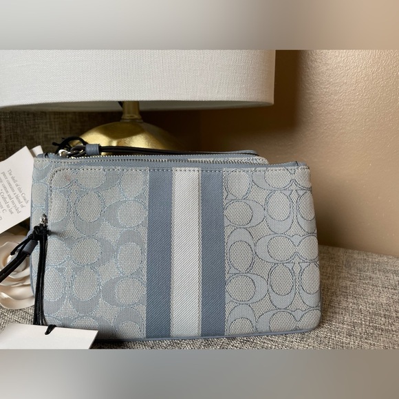 $79(NWT) price per bag! Coach Large Corner Wristlet Dempsey Jacquard - Picture 4 of 4